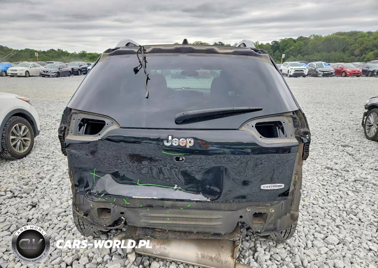 2017 Jeep Cherokee Latitude VIN:1C4PJLCS0HW549572 - 6