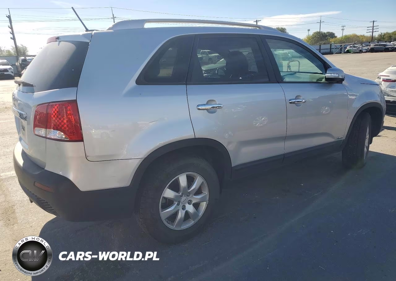 2011 Kia Sorento Lx VIN:5XYKTDA12BG178469 - 3