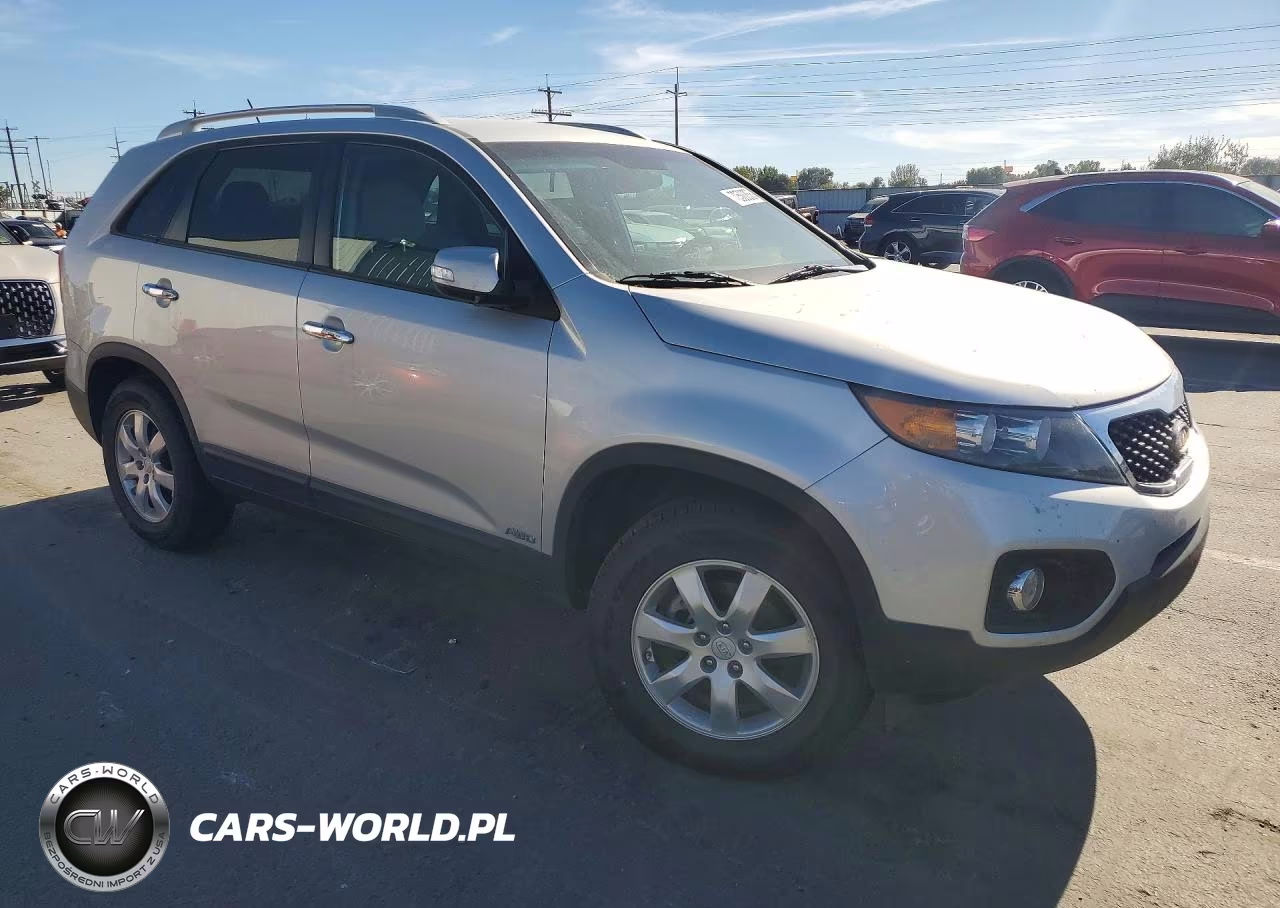 2011 Kia Sorento Lx VIN:5XYKTDA12BG178469 - 4