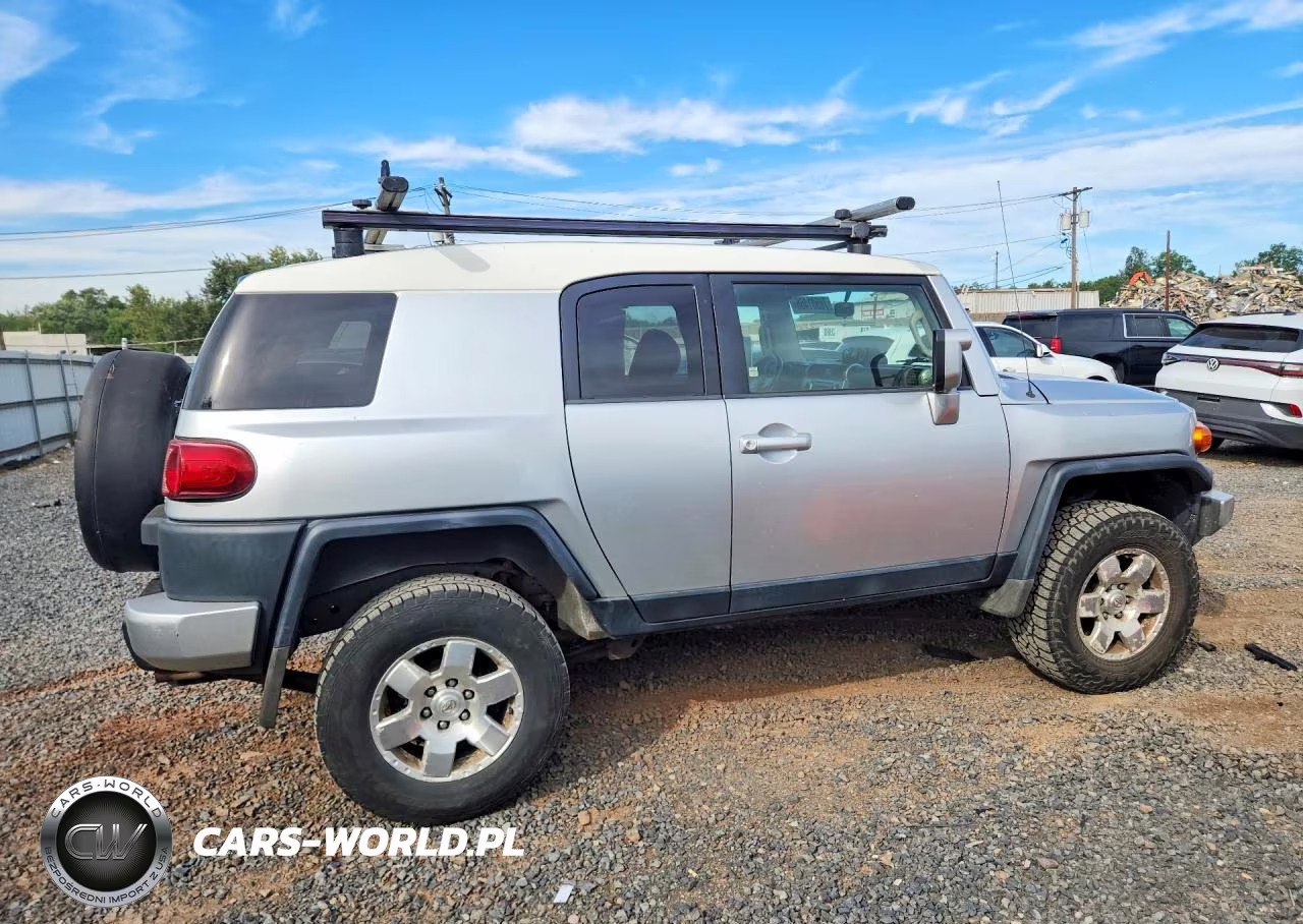 2007 Toyota Fj Cruiser Base VIN:JTEBU11F570055099 - 3