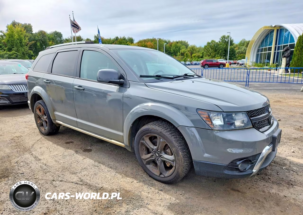 2019 Dodge Journey Crossroad VIN:3C4PDDGG9KT794869 - 4