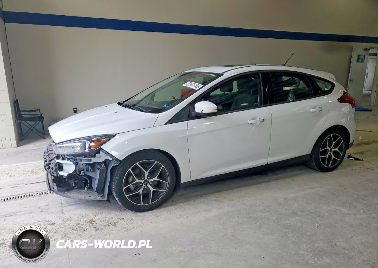 2017 Ford Focus Sel VIN:1FADP3M25HL213049 - 1