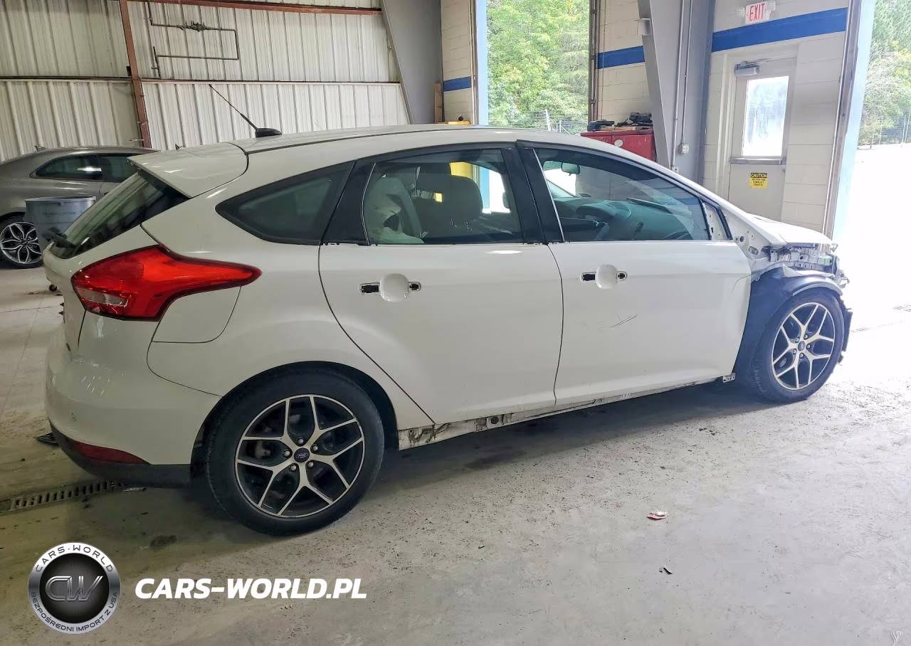 2017 Ford Focus Sel VIN:1FADP3M25HL213049 - 3