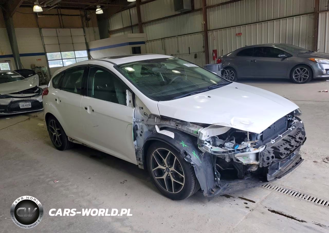 2017 Ford Focus Sel VIN:1FADP3M25HL213049 - 4