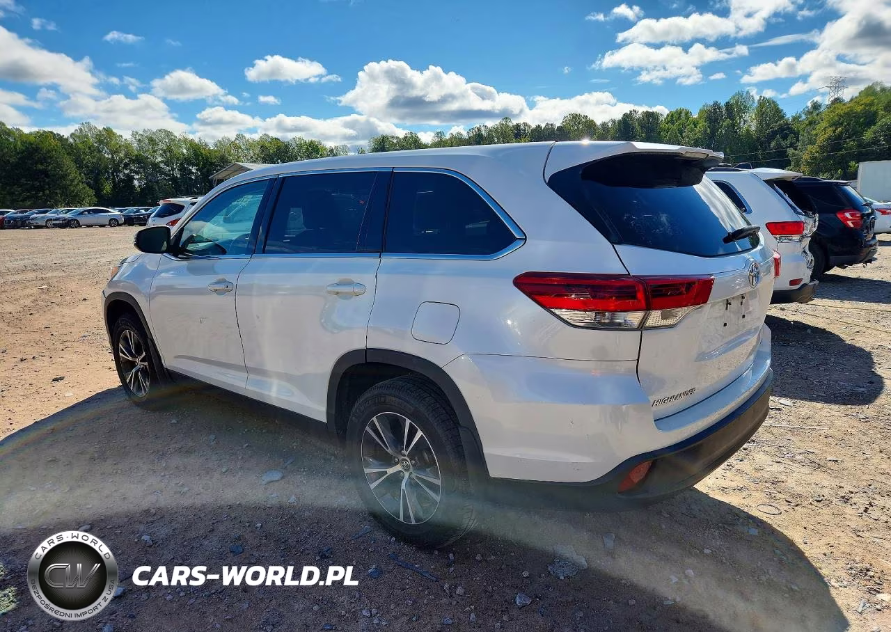 2019 Toyota Highlander Le VIN:5TDBZRFH1KS990219 - 2