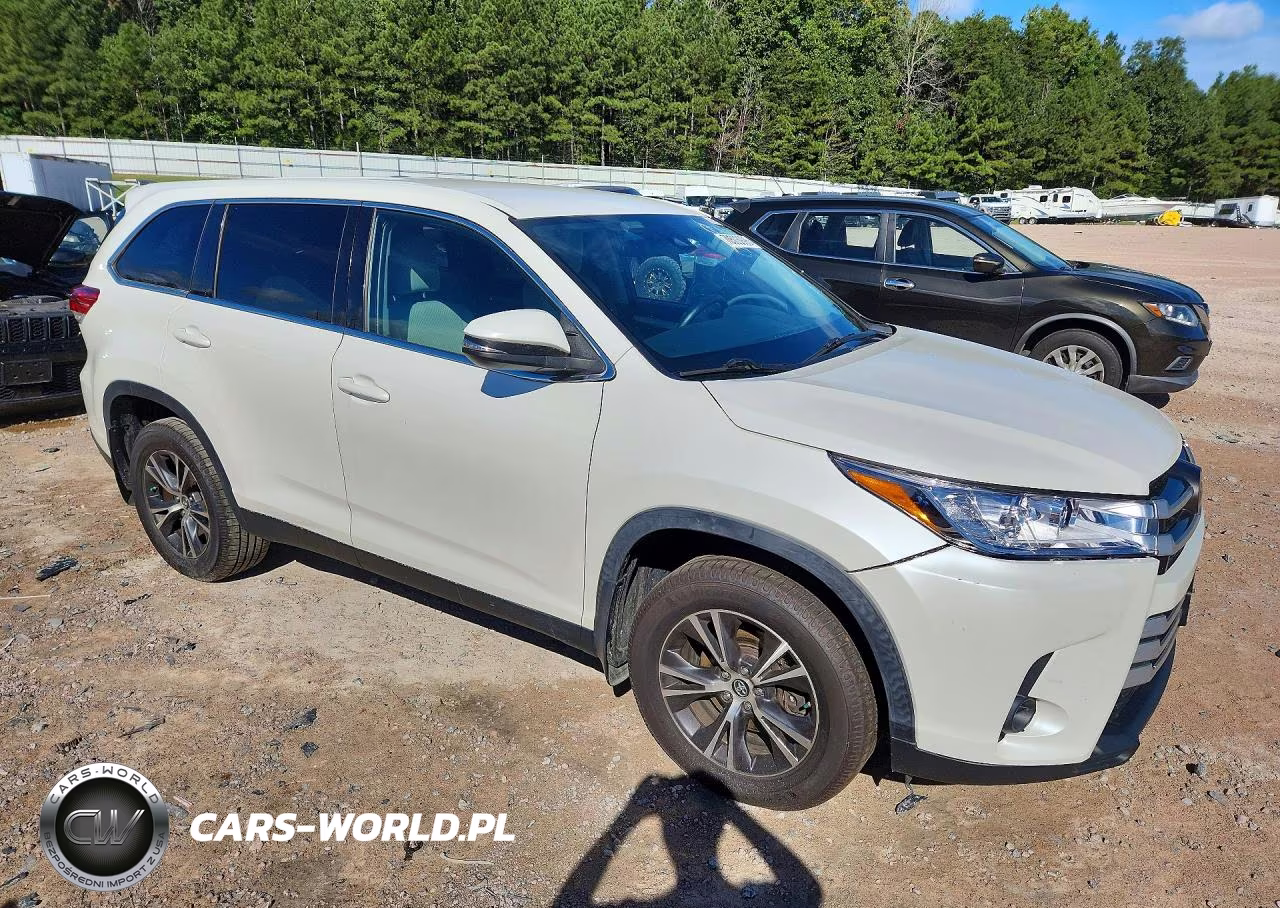 2019 Toyota Highlander Le VIN:5TDBZRFH1KS990219 - 4