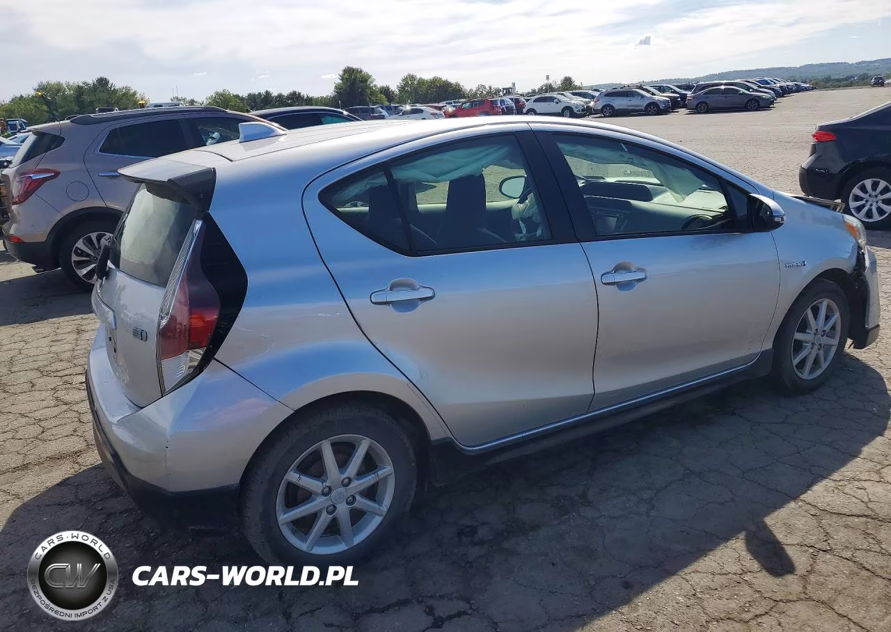 2017 Toyota Prius C One VIN:JTDKDTB37H1591309 - 3