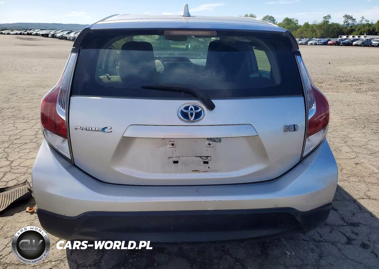 2017 Toyota Prius C One VIN:JTDKDTB37H1591309 - 6