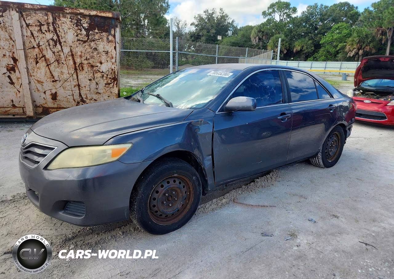 TOYOTA CAMRY SE