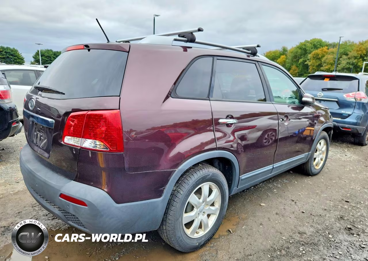 2013 Kia Sorento Lx VIN:5XYKT3A63DG379046 - 3