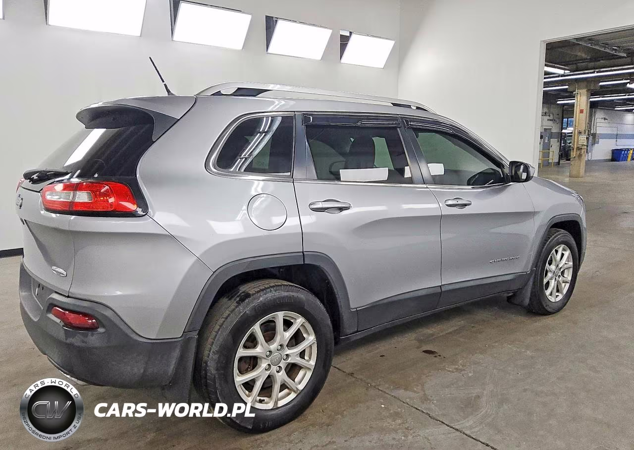 2015 Jeep Cherokee Latitude VIN:1C4PJMCS4FW528677 - 3