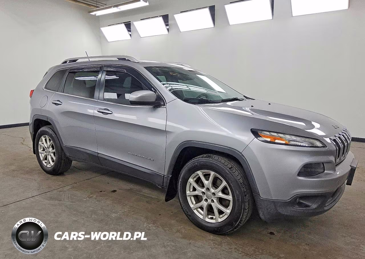 2015 Jeep Cherokee Latitude VIN:1C4PJMCS4FW528677 - 4