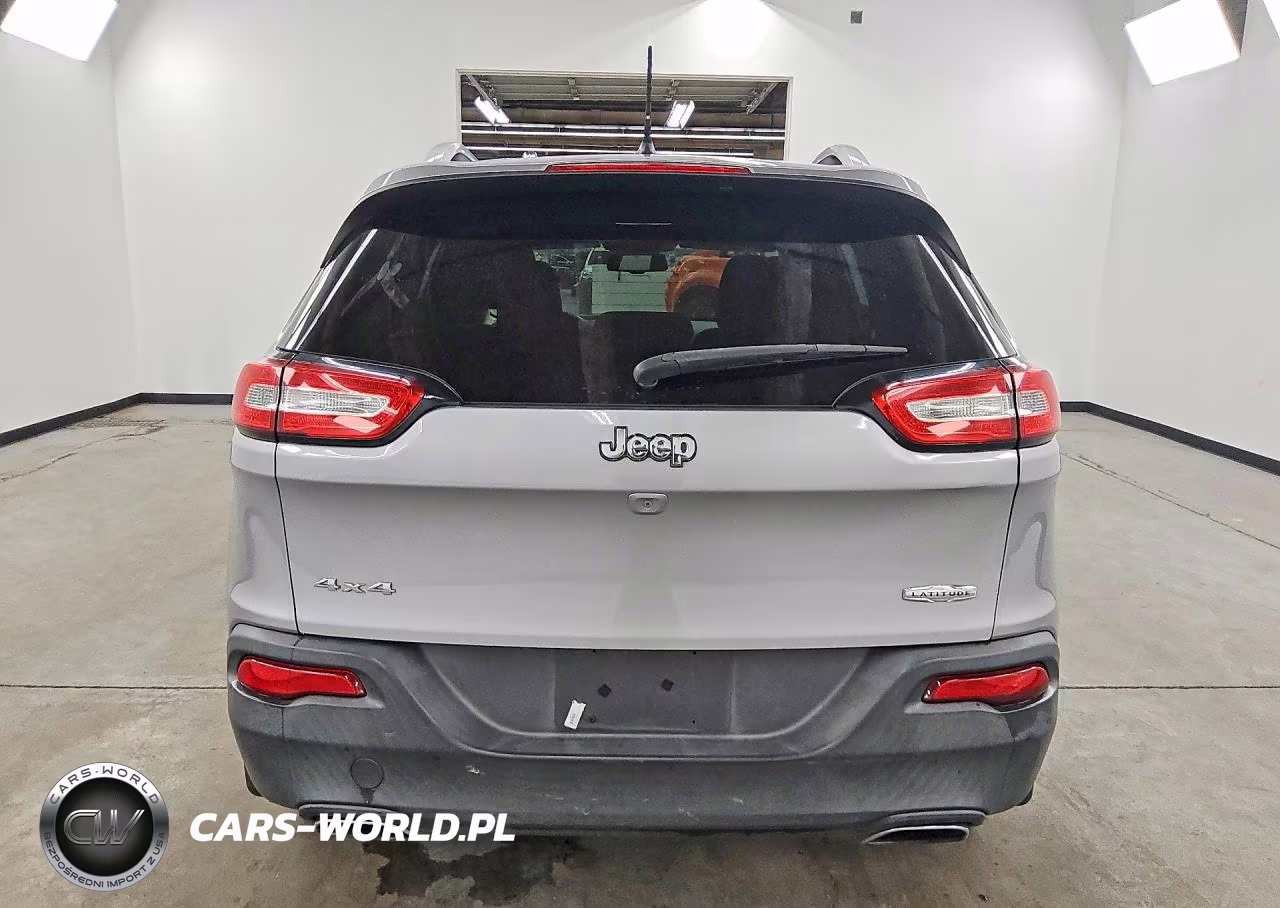 2015 Jeep Cherokee Latitude VIN:1C4PJMCS4FW528677 - 6