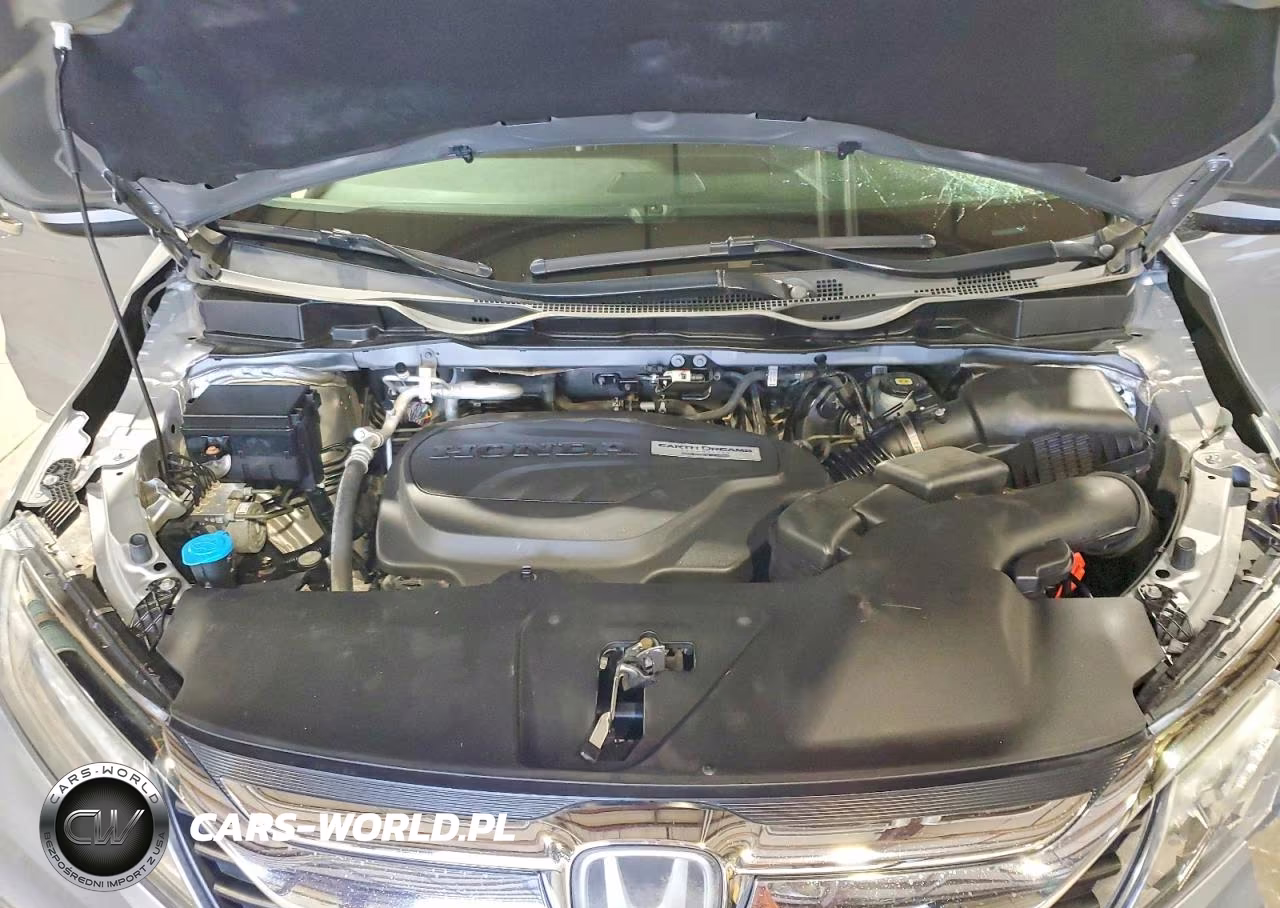 2018 Honda Odyssey Touring VIN:5FNRL6H86JB009073 - 12