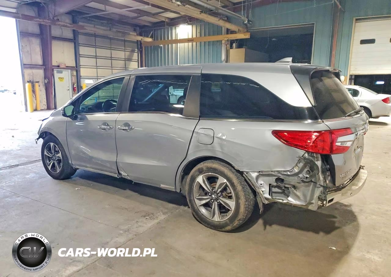 2018 Honda Odyssey Touring VIN:5FNRL6H86JB009073 - 2