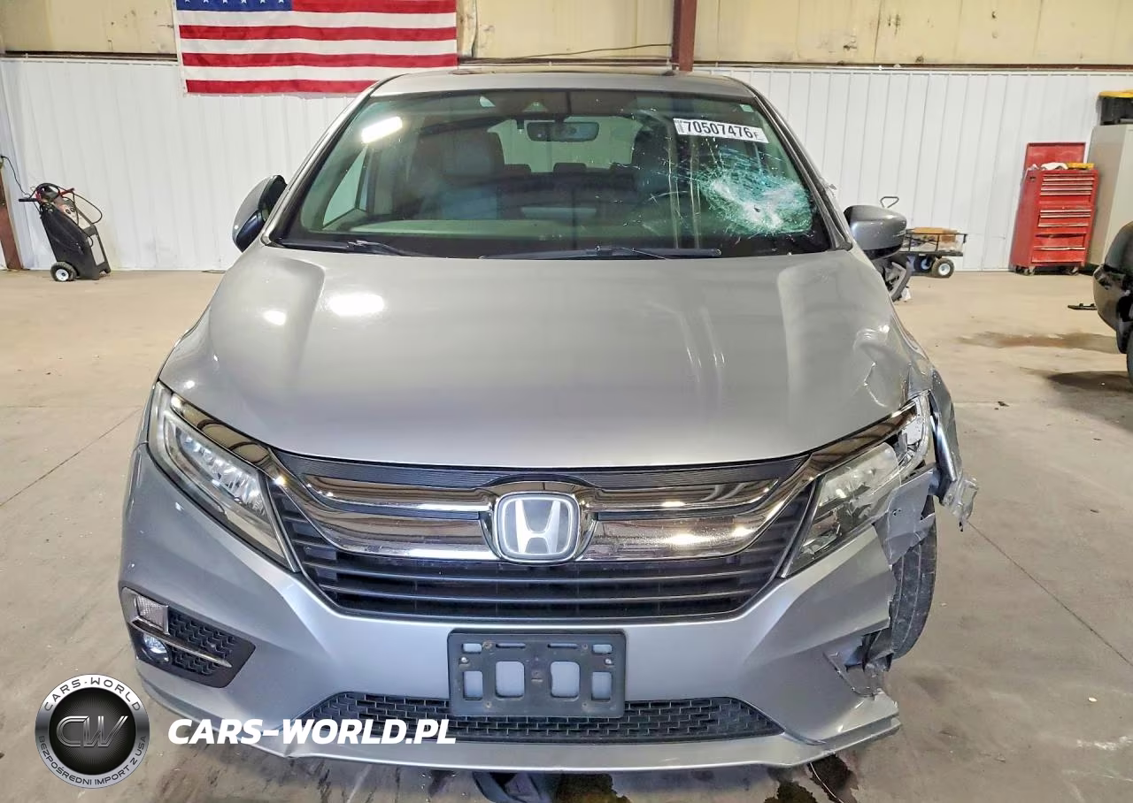 2018 Honda Odyssey Touring VIN:5FNRL6H86JB009073 - 5