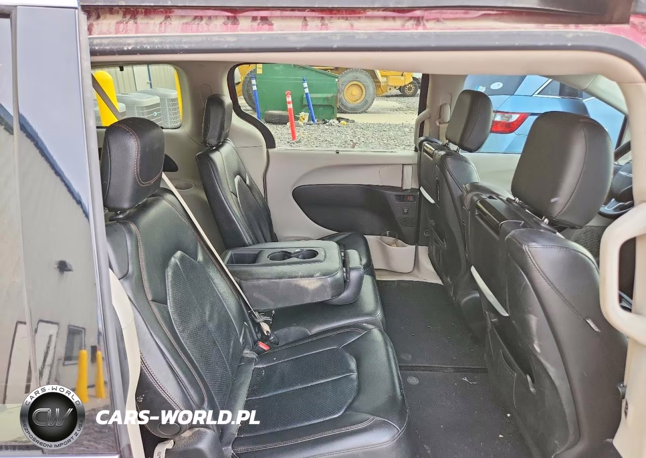 2018 Chrysler Pacifica Touring L Plus VIN:2C4RC1EG9JR197316 - 11