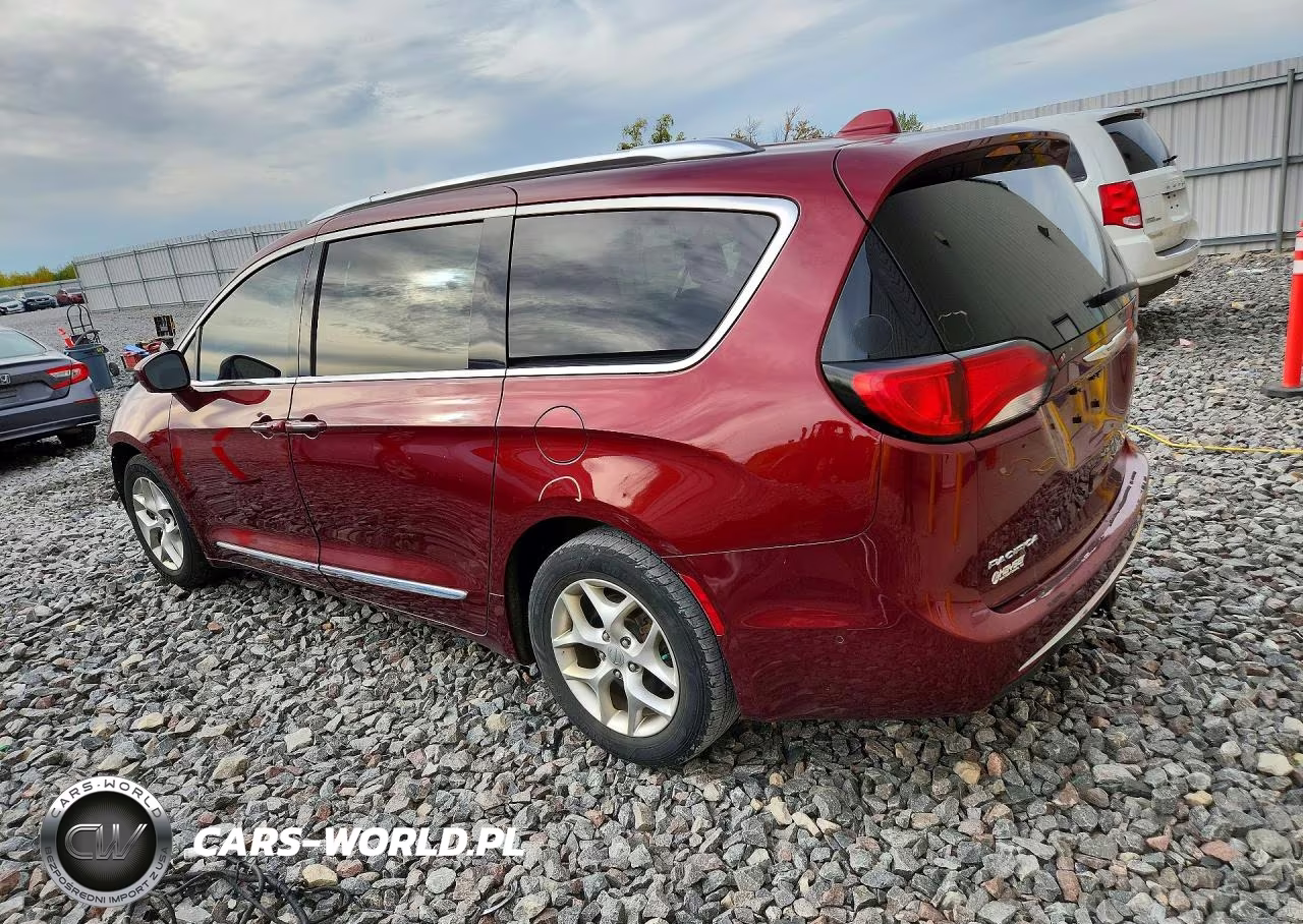 2018 Chrysler Pacifica Touring L Plus VIN:2C4RC1EG9JR197316 - 2