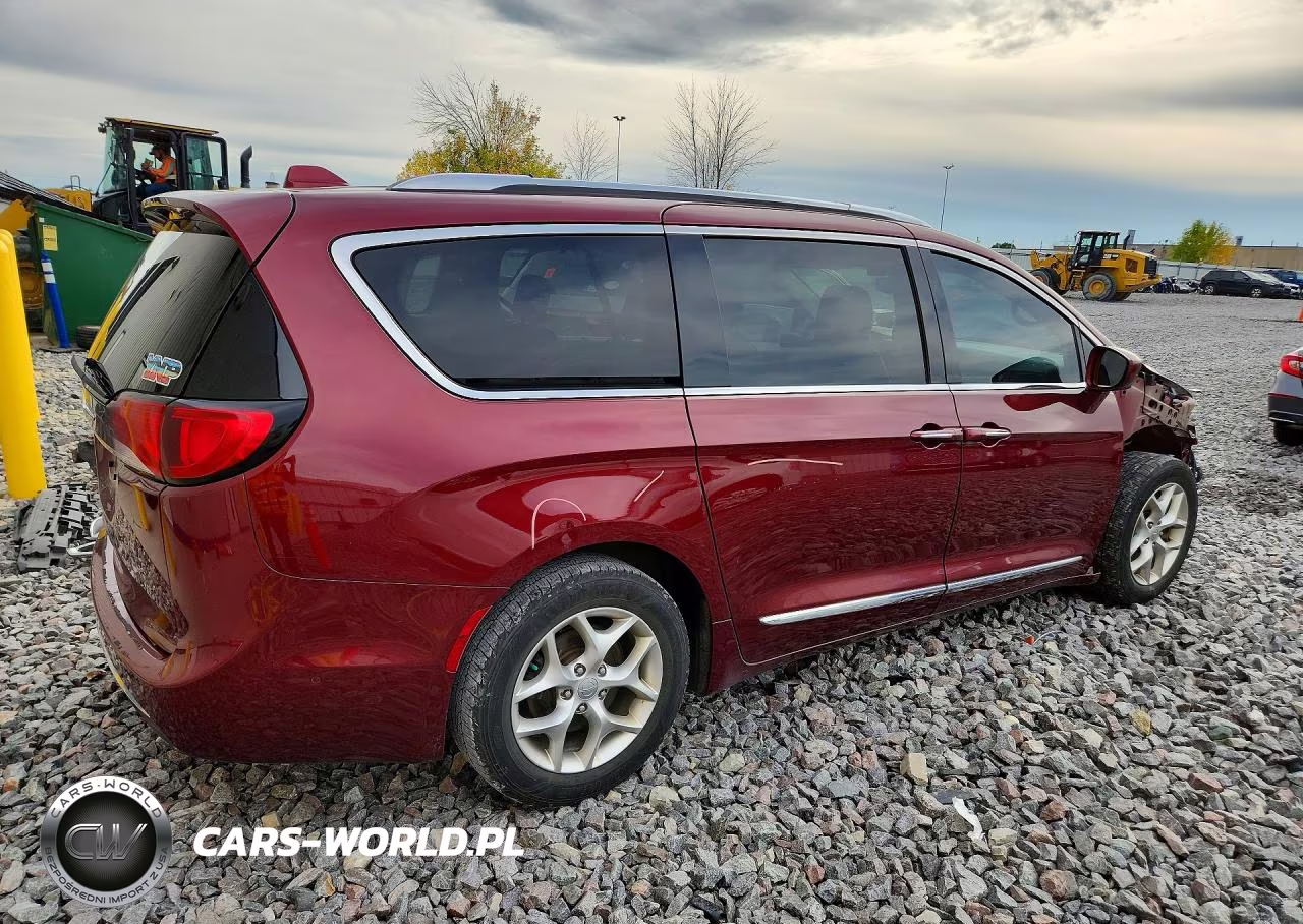 2018 Chrysler Pacifica Touring L Plus VIN:2C4RC1EG9JR197316 - 3