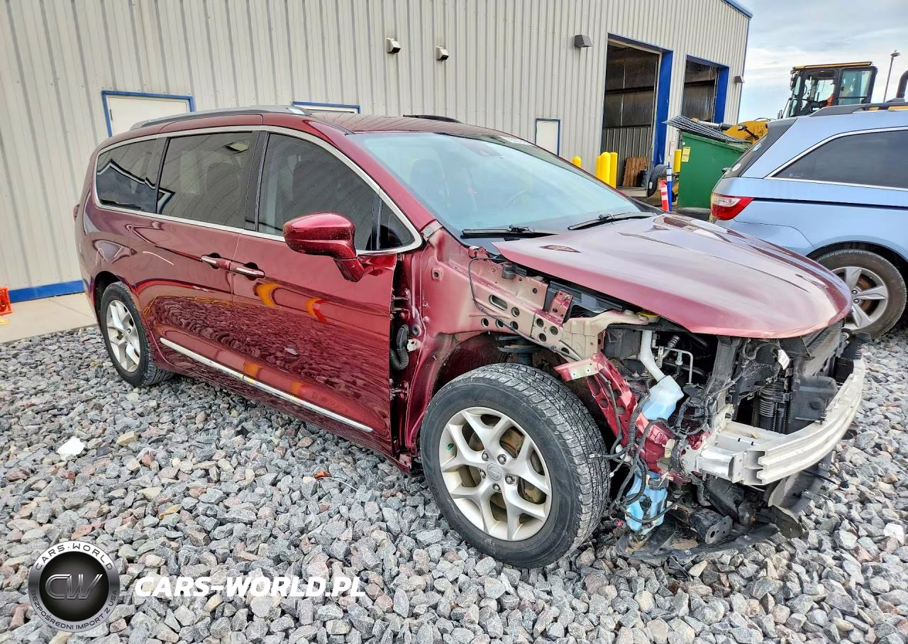 2018 Chrysler Pacifica Touring L Plus VIN:2C4RC1EG9JR197316 - 4