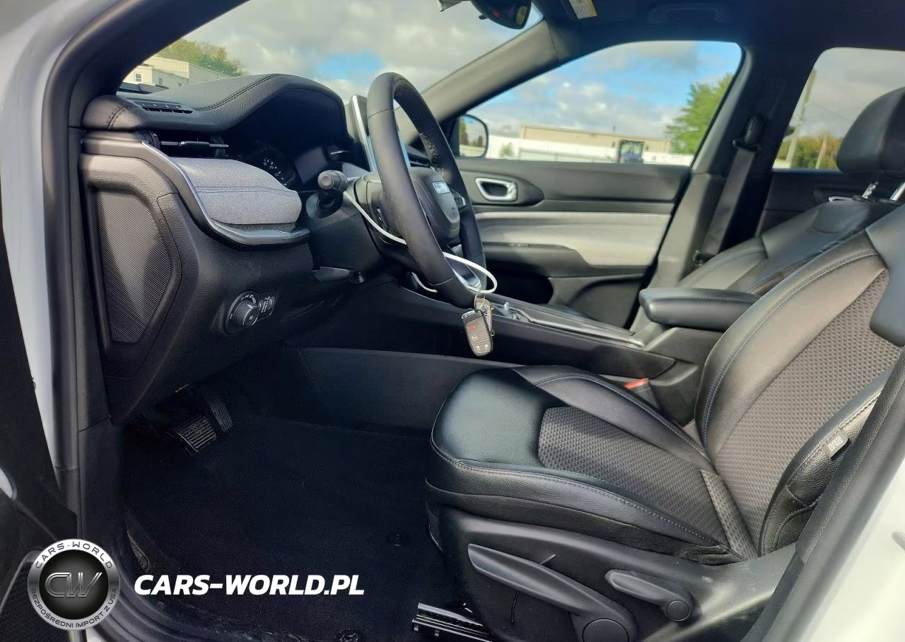 2025 Jeep Compass Latitude VIN:3C4NJDBN5ST580029 - 7
