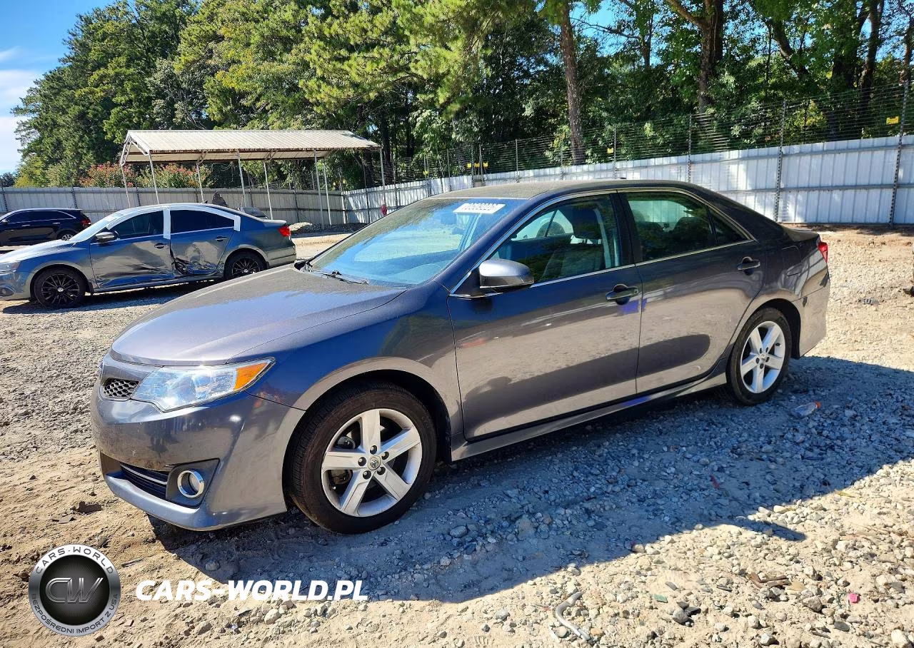 2014 Toyota Camry Se – zdjęcie 1 z 12