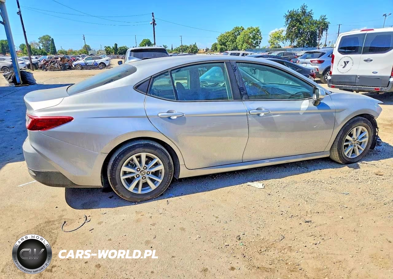 2025 Toyota Camry Le VIN:4T1DAACK1SU011596 - 3