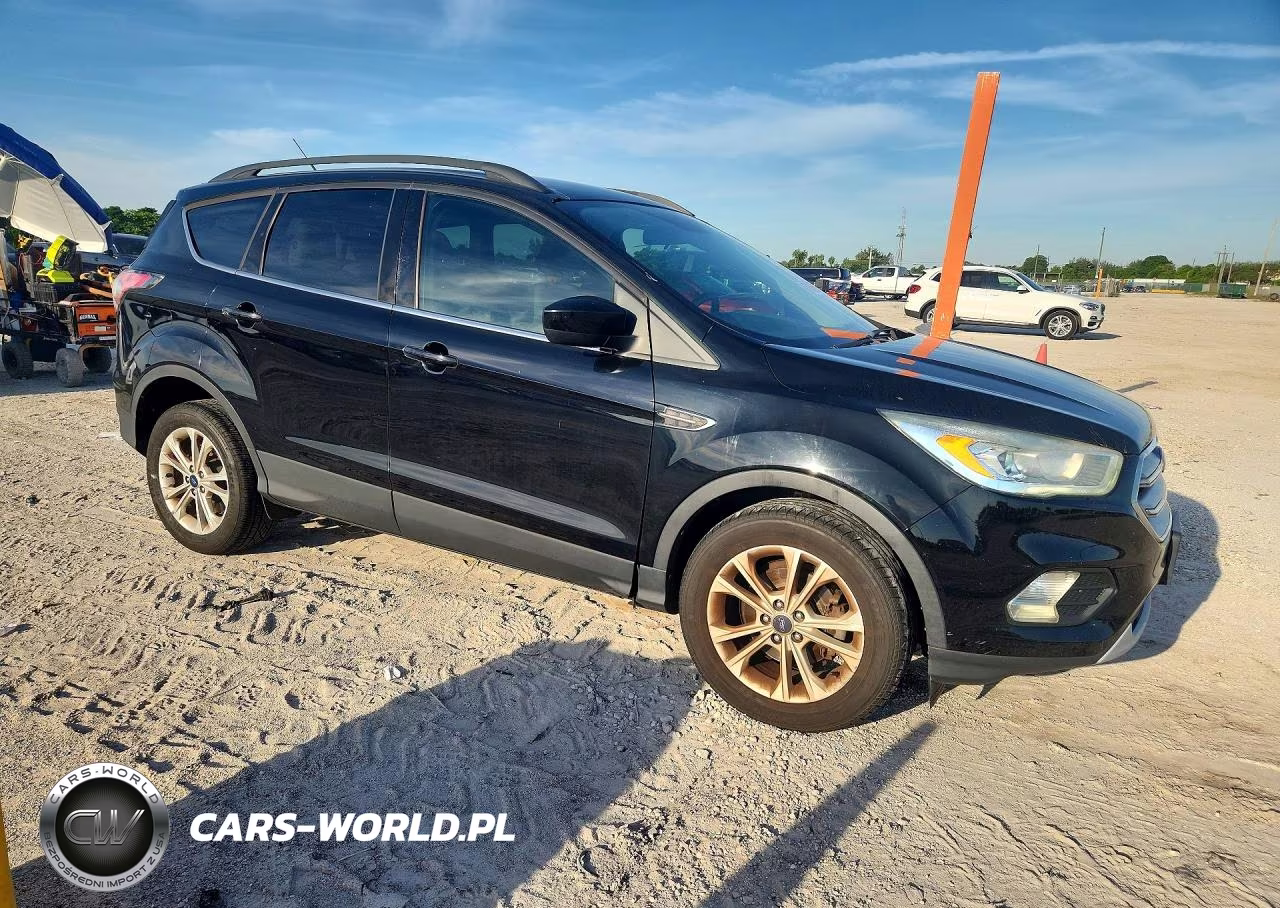 2017 Ford Escape Se VIN:1FMCU0GD4HUA84186 - 4