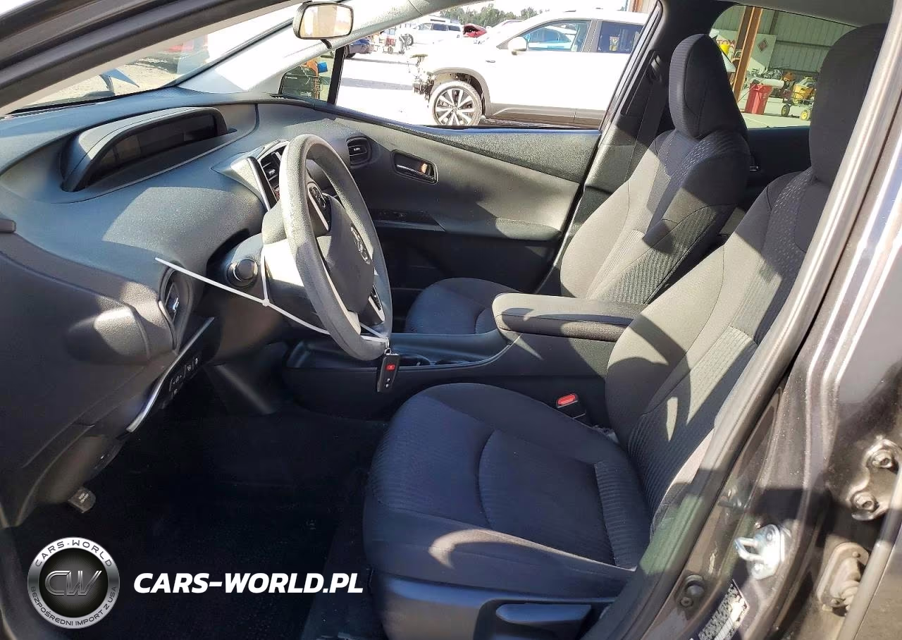 2018 Toyota Prius Two VIN:JTDKBRFU6J3074458 - 7