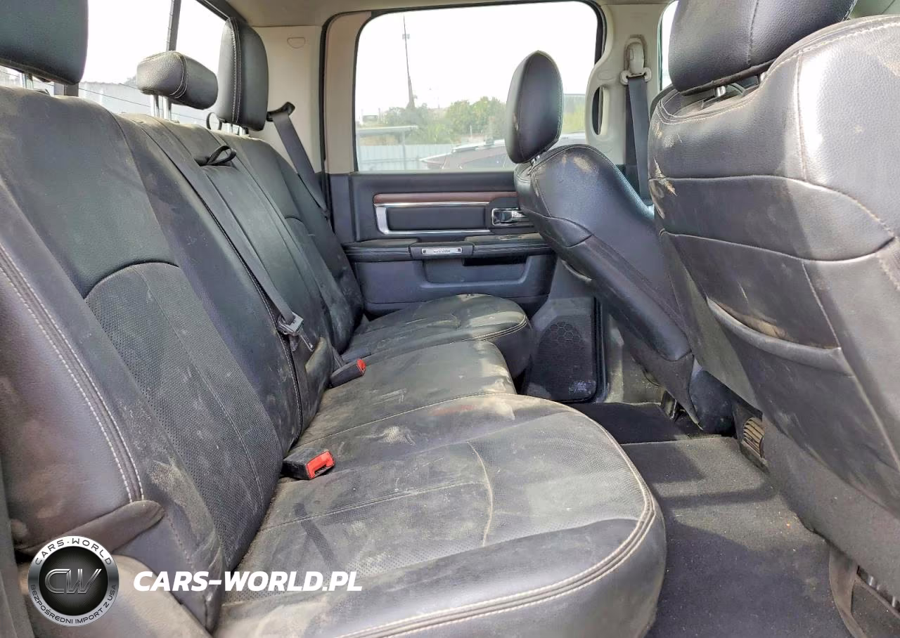 2018 Ram 2500 Laramie VIN:3C6UR5FJ7JG156397 - 10