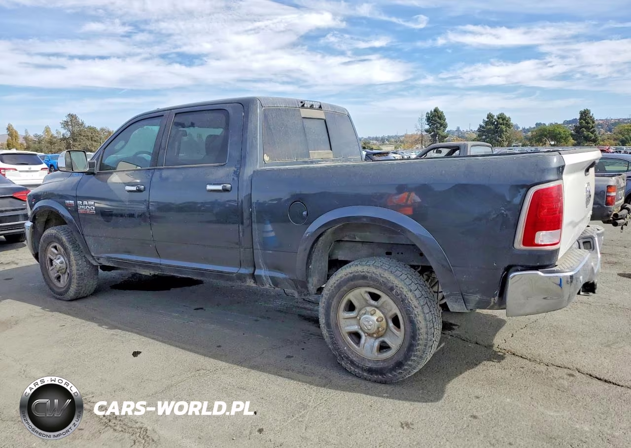 2018 Ram 2500 Laramie VIN:3C6UR5FJ7JG156397 - 2