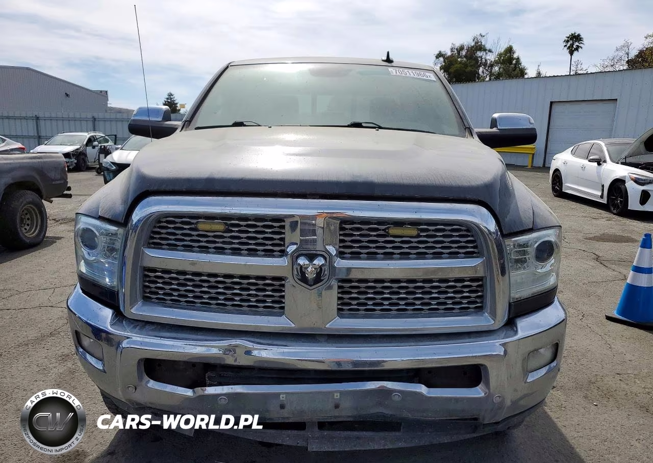 2018 Ram 2500 Laramie VIN:3C6UR5FJ7JG156397 - 5