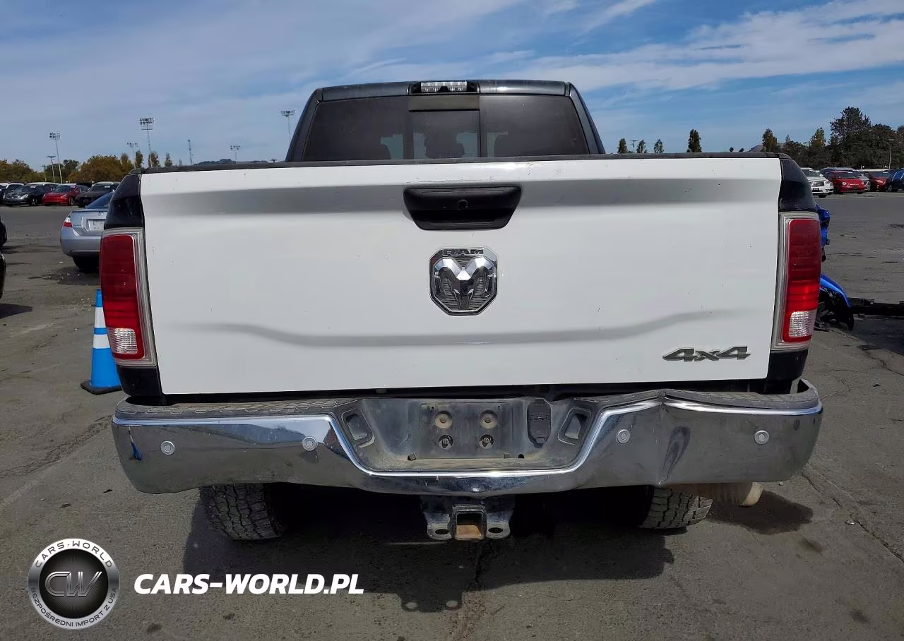 2018 Ram 2500 Laramie VIN:3C6UR5FJ7JG156397 - 6
