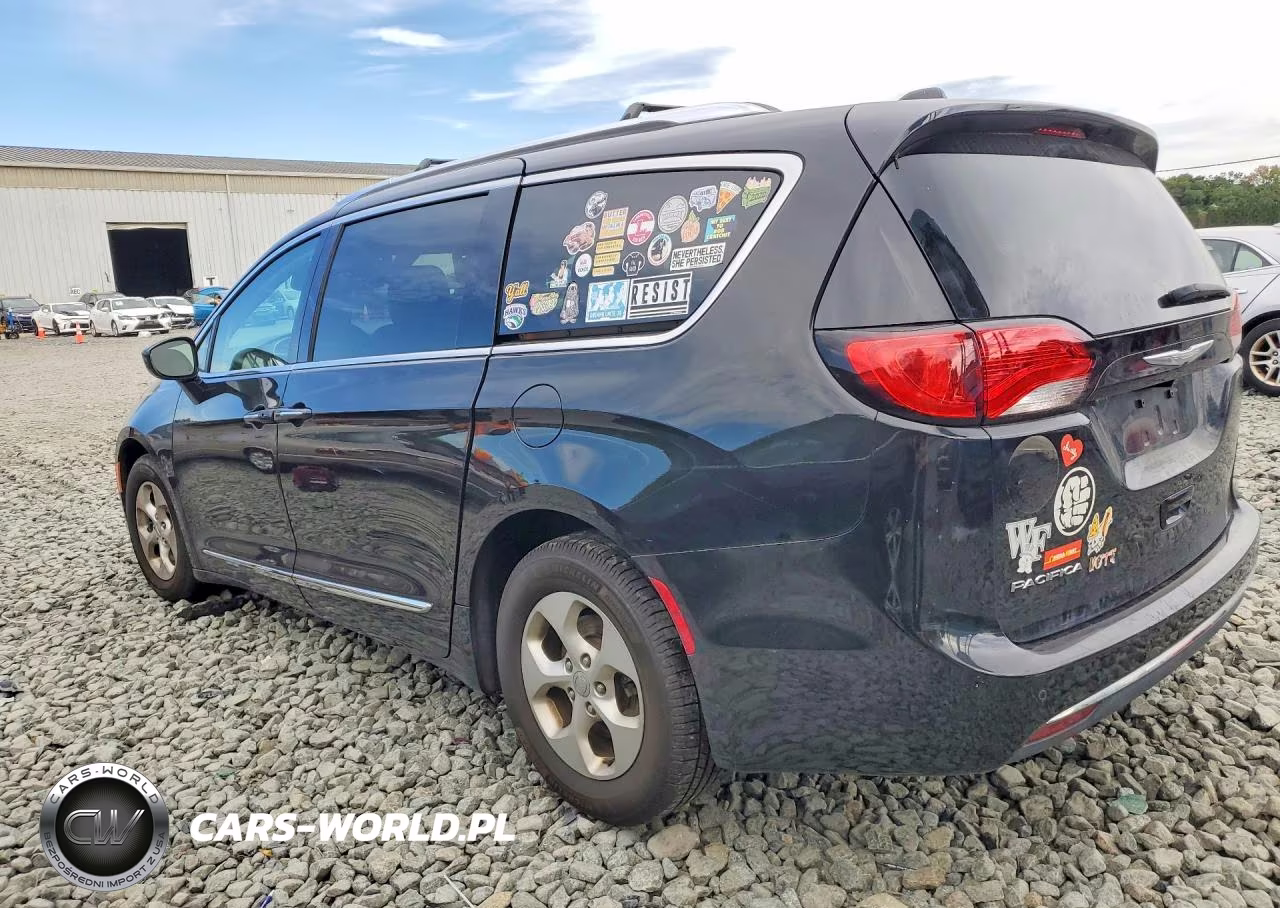 2017 Chrysler Pacifica Touring L Plus VIN:2C4RC1EG4HR736063 - 2