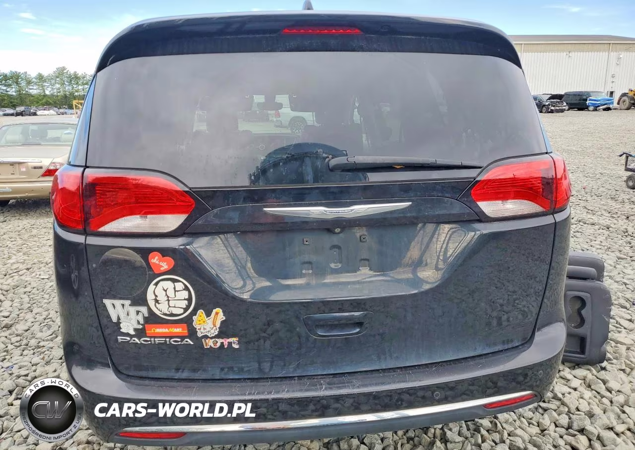 2017 Chrysler Pacifica Touring L Plus VIN:2C4RC1EG4HR736063 - 6