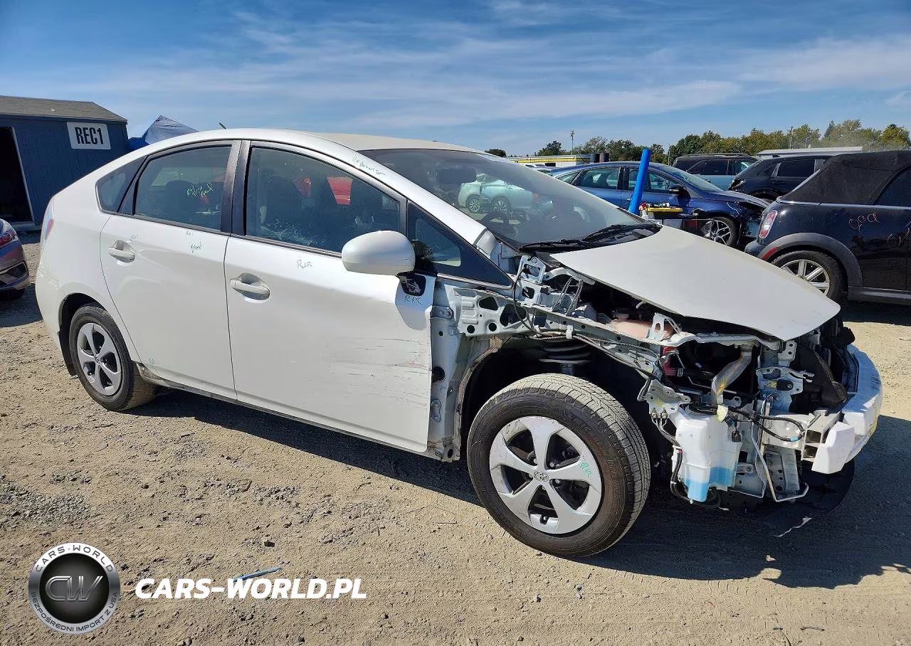2013 Toyota Prius Three VIN:JTDKN3DU7D5658948 - 4