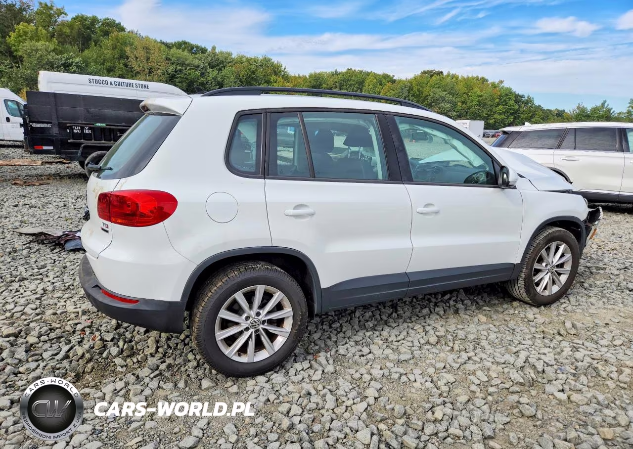 2017 Volkswagen Tiguan S VIN:WVGBV7AX8HK053829 - 3
