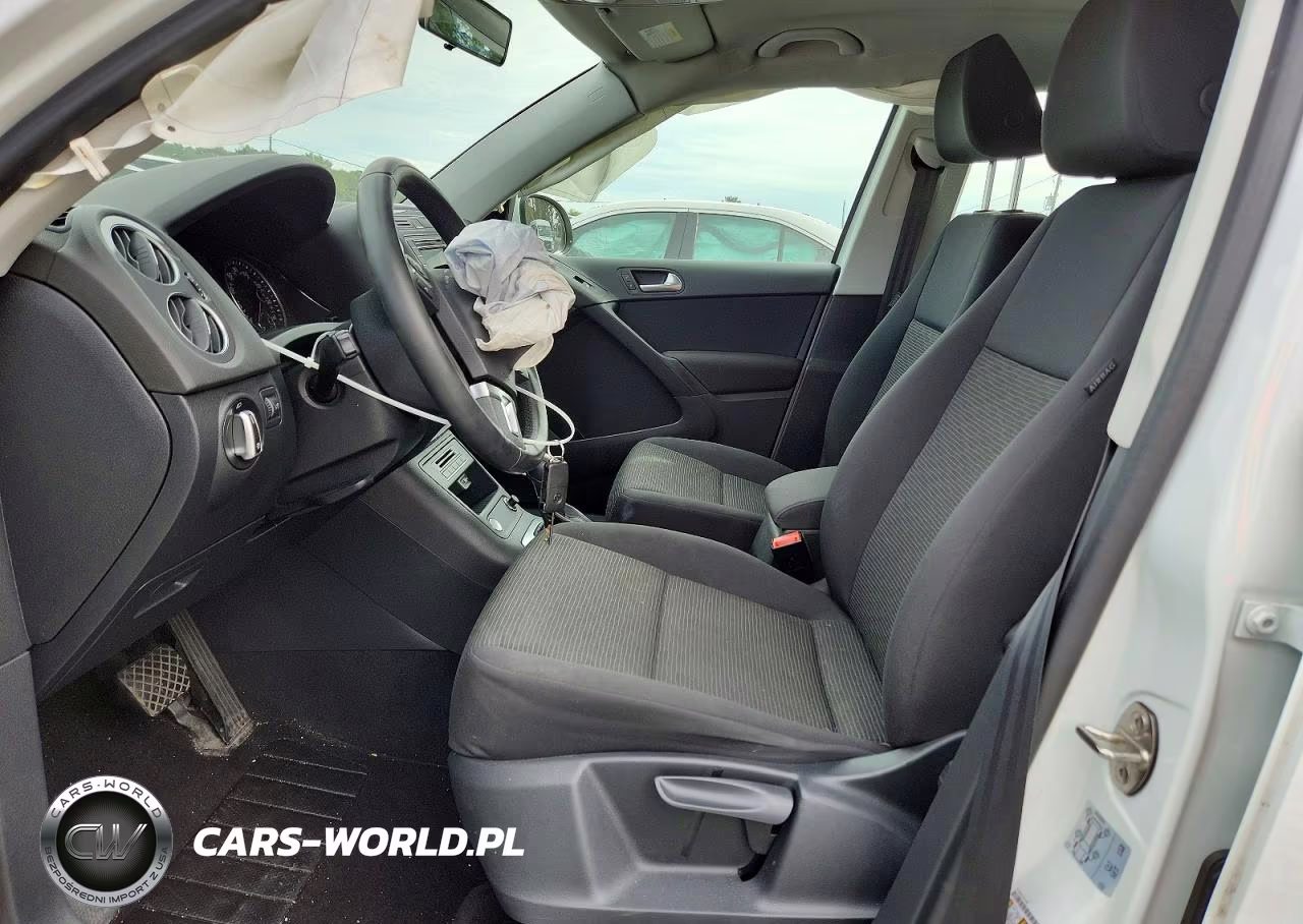 2017 Volkswagen Tiguan S VIN:WVGBV7AX8HK053829 - 7