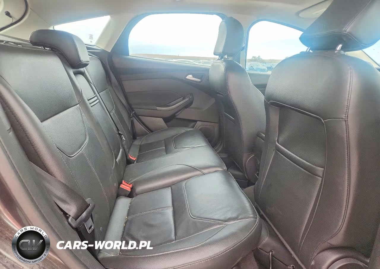 2016 Ford Focus Titanium VIN:1FADP3N21GL221520 - 10