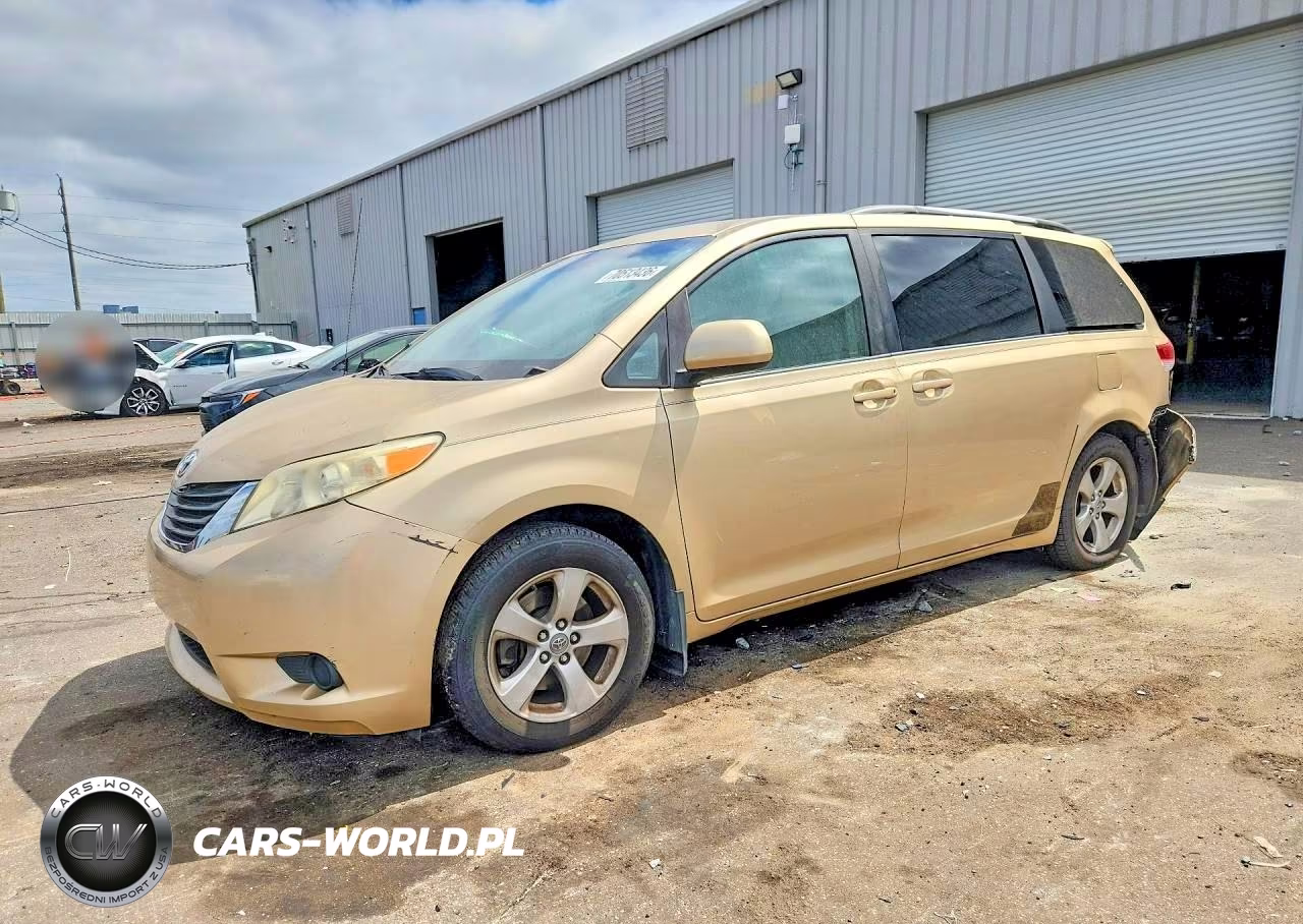 2011 Toyota Sienna Le – zdjęcie 1 z 13