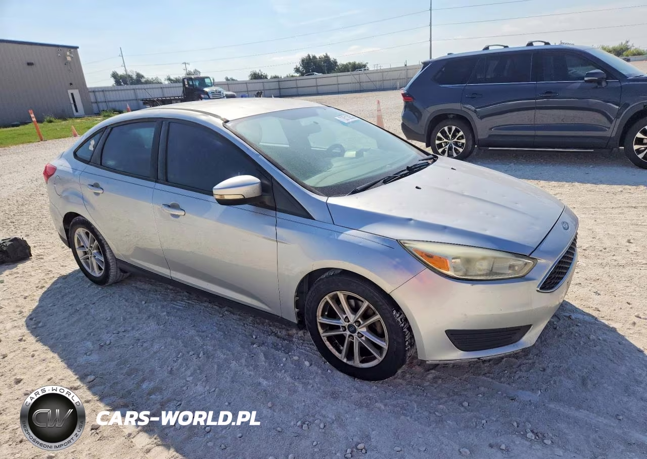 2015 Ford Focus Se VIN:1FADP3F29FL347797 - 4