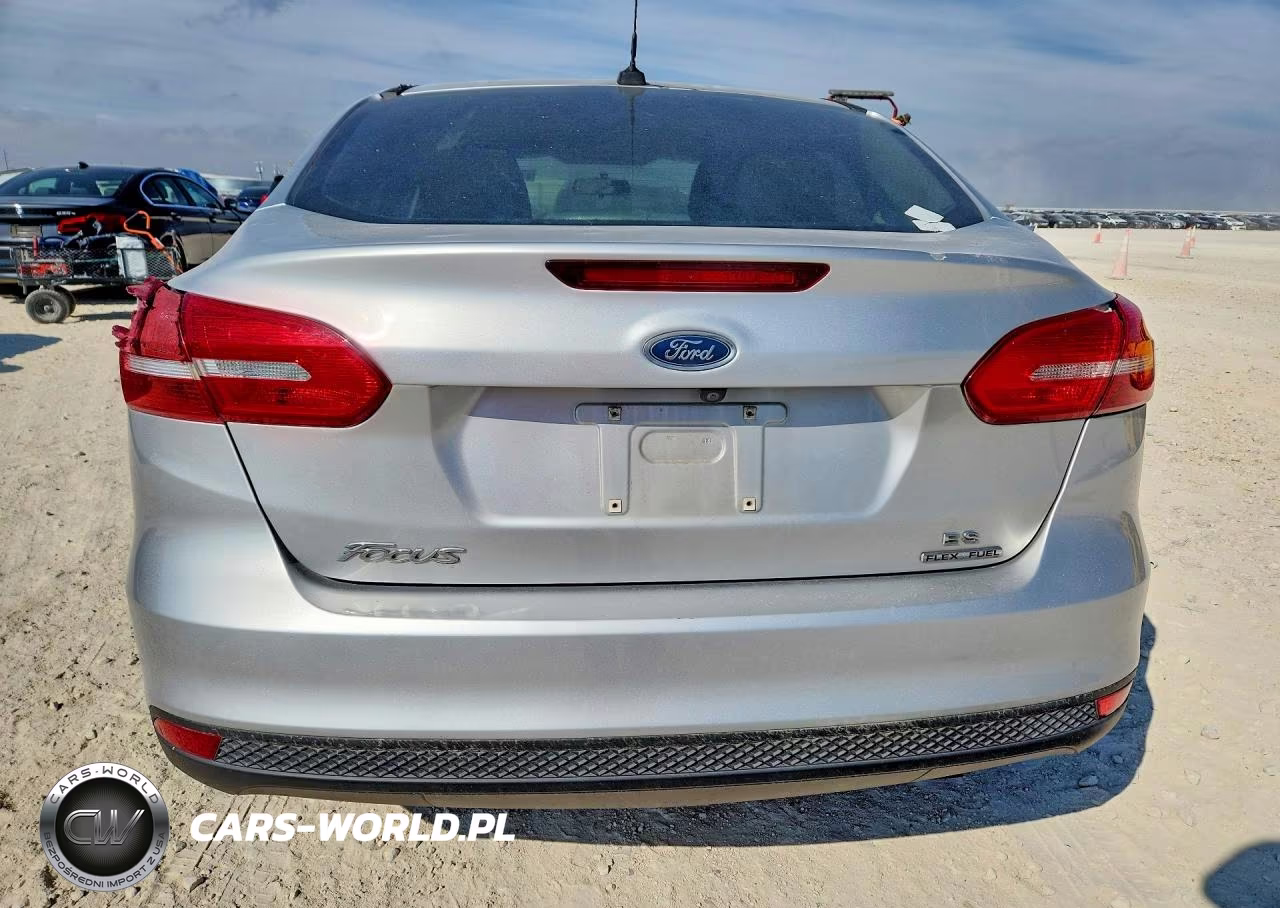 2015 Ford Focus Se VIN:1FADP3F29FL347797 - 6