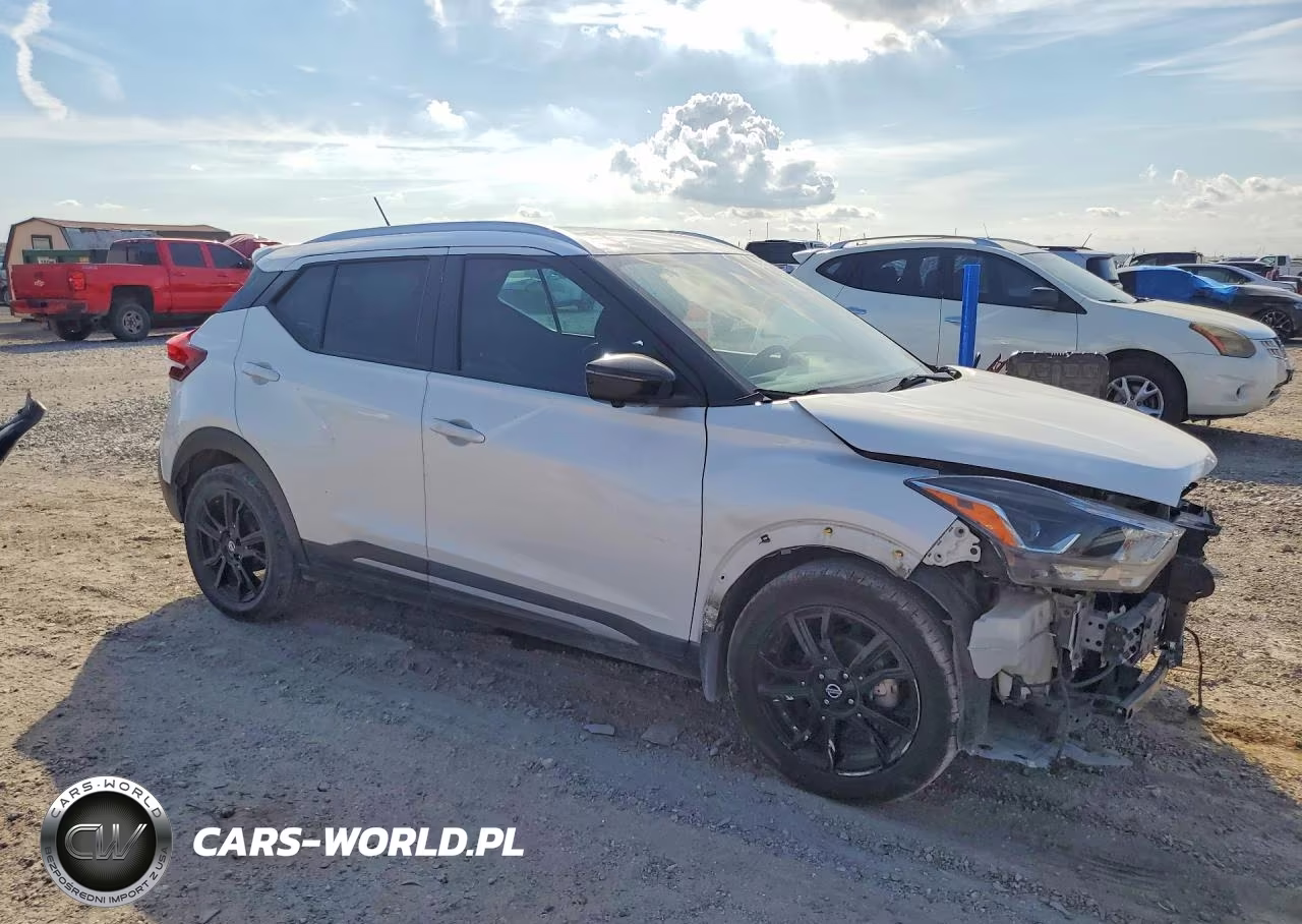 2020 Nissan Kicks Sr VIN:3N1CP5DVXLL573123 - 4