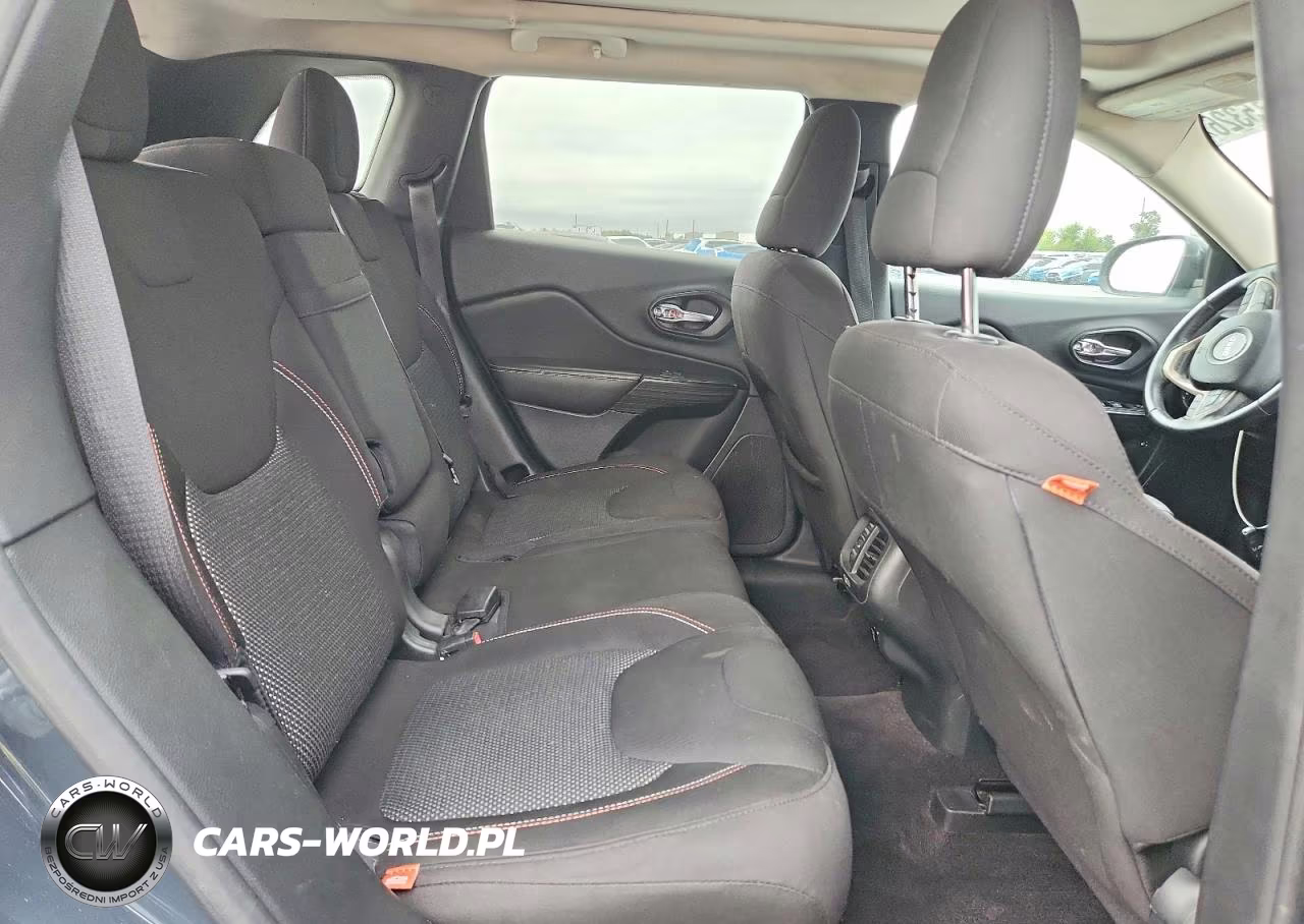 2017 Jeep Cherokee Latitude VIN:1C4PJLCB1HW534885 - 11