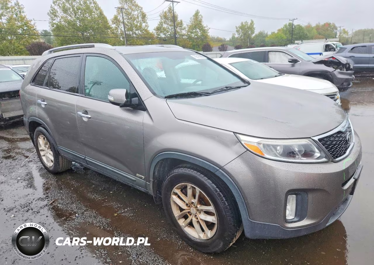 2015 Kia Sorento Lx VIN:5XYKTDA62FG642569 - 4