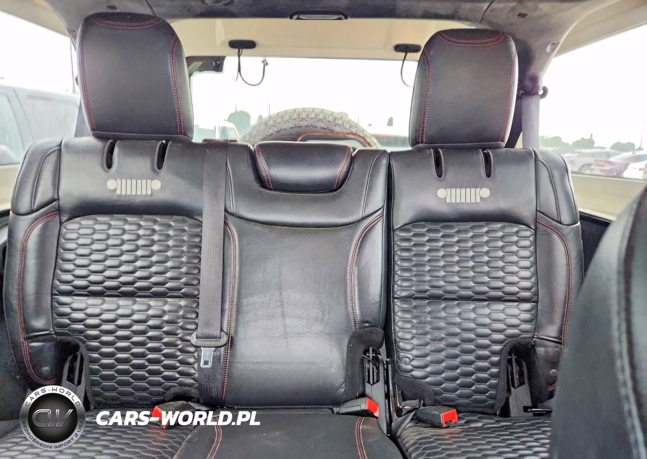 2021 Jeep Wrangler Unlimited Rubicon VIN:1C4HJXFN9MW763827 - 10