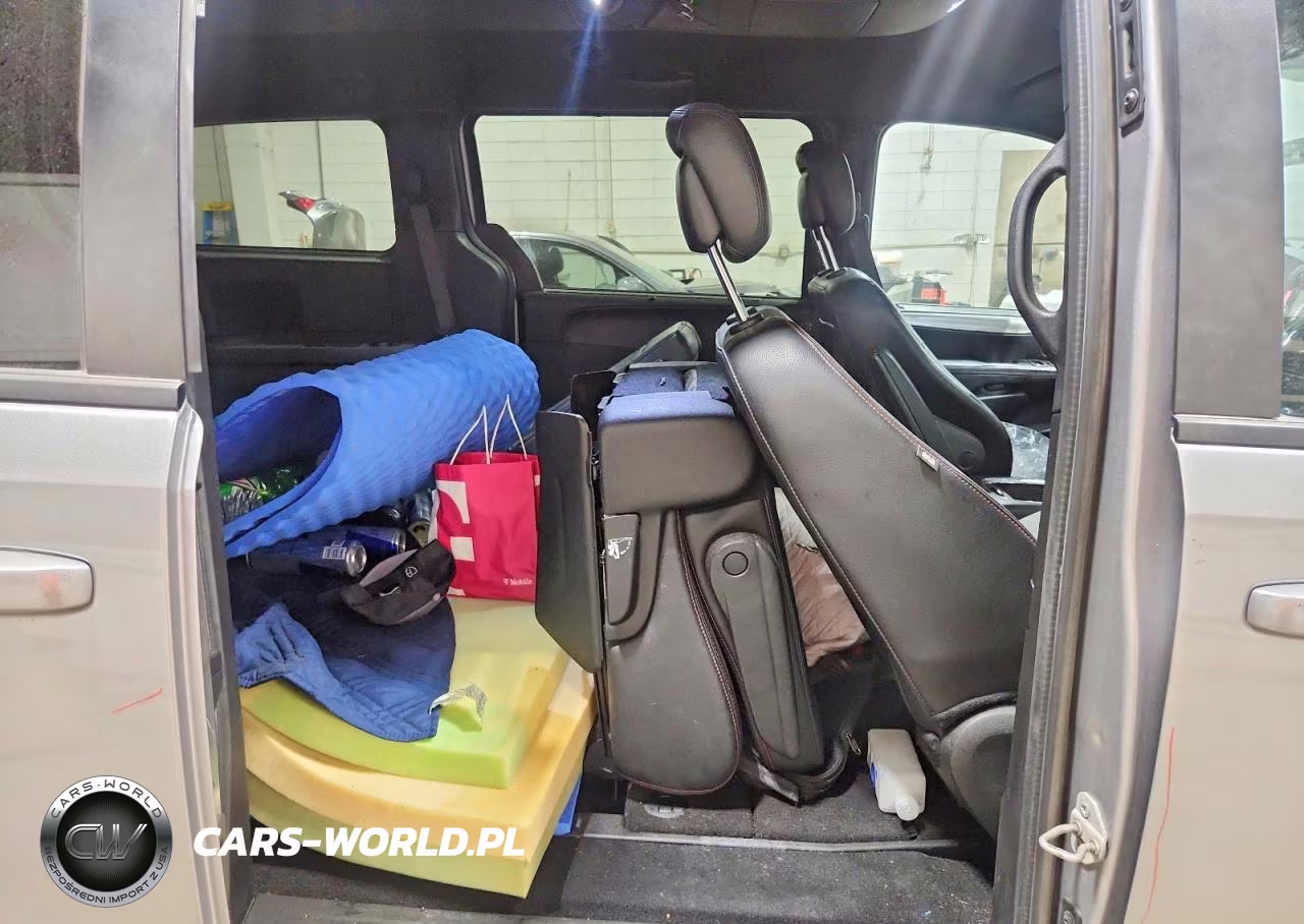 2018 Dodge Grand Caravan Gt VIN:2C4RDGEG5JR325888 - 11