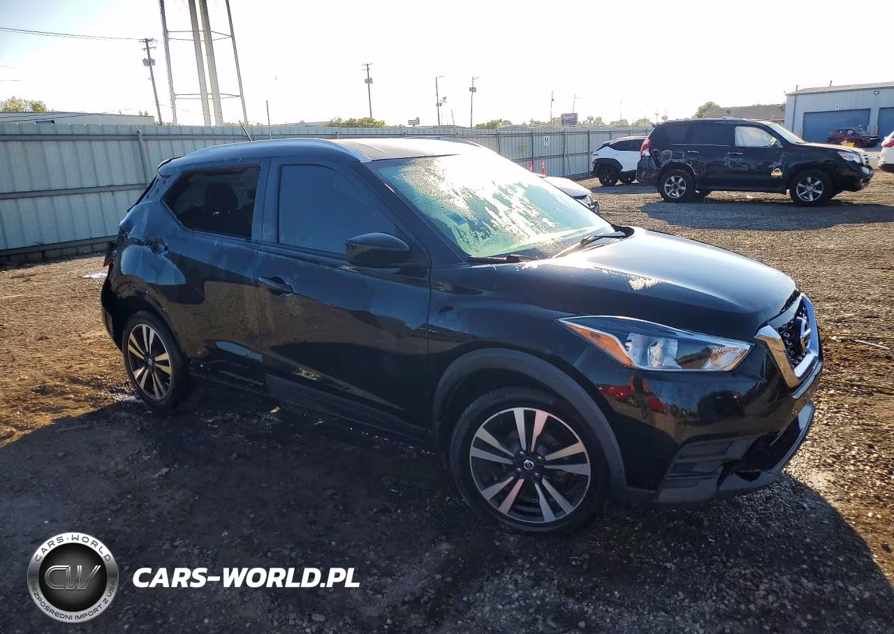 2019 Nissan Kicks Sv VIN:3N1CP5CU7KL558392 - 4