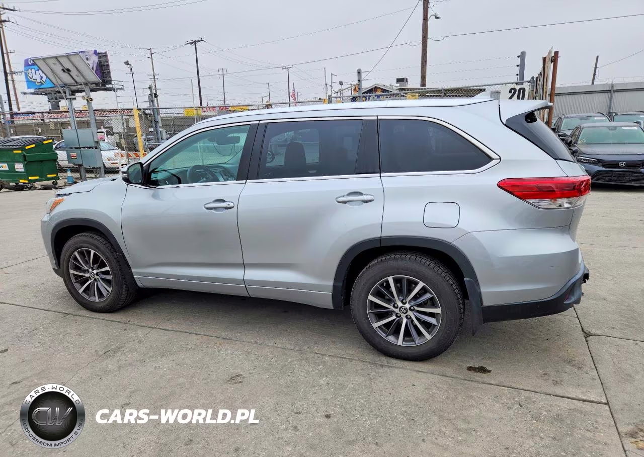 2018 Toyota Highlander Xle VIN:5TDJZRFH1JS560362 - 2