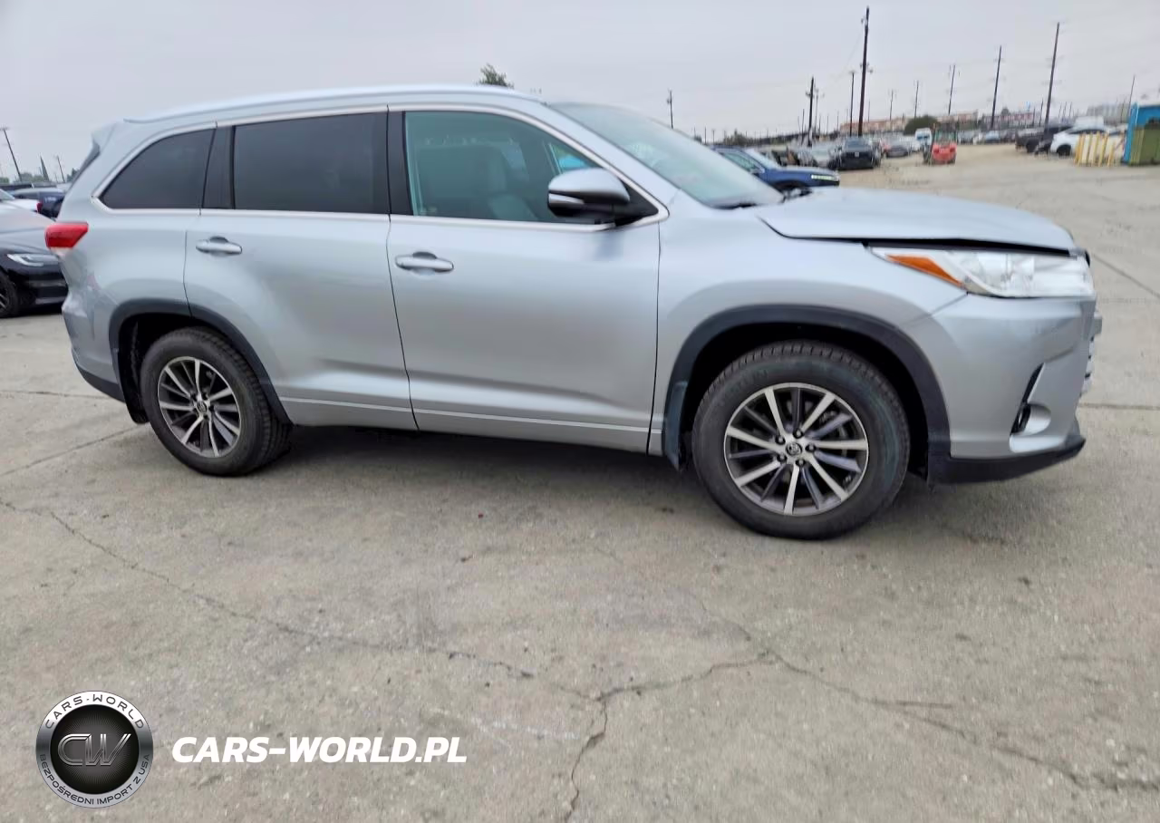 2018 Toyota Highlander Xle VIN:5TDJZRFH1JS560362 - 4